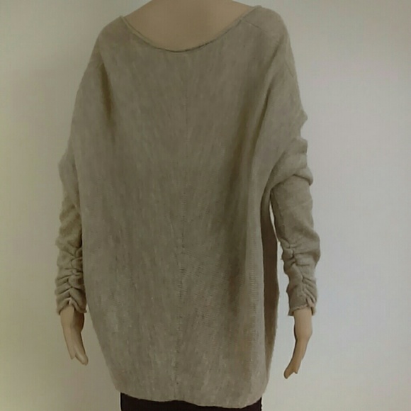 Free People Sexy Sweater. - Picture 2 of 4